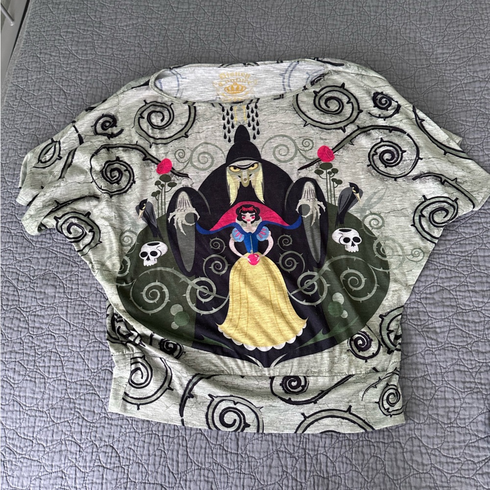 Disney Couture Snow White Evil Queen gray blouse Colorful Design Women’s Large